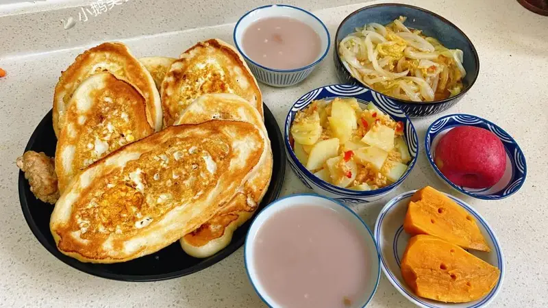 晒晒我家的省事早餐,一饼两菜还有汤,20分钟端上桌,营养好吃又好做