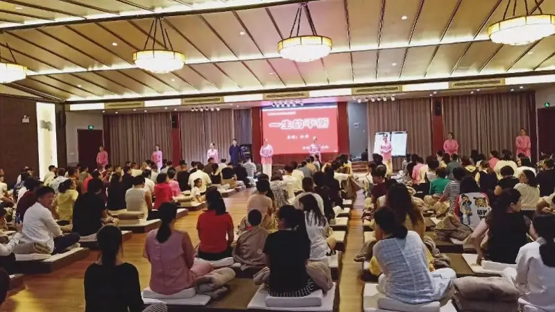 传销头目出狱后开办国学书院，家长被洗脑称孩子挨打才有效果