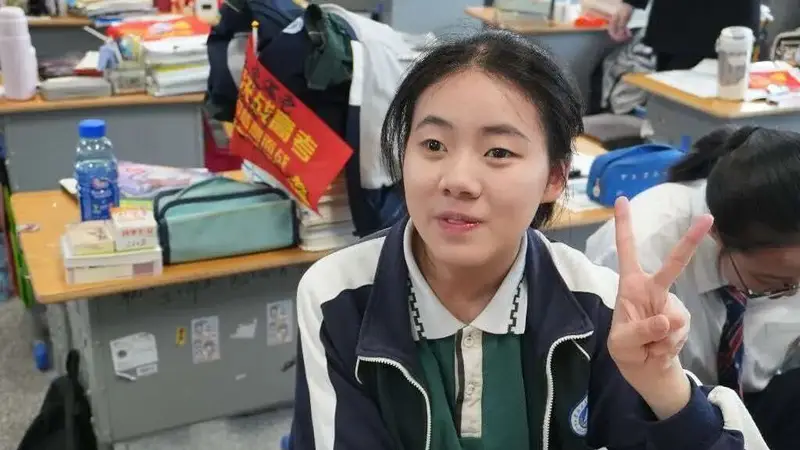 湖北脑瘫女孩603分考上海南大学,校方暖心回应→