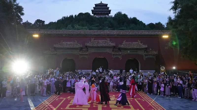 景山公园首次推出沉浸式夜游活动，周日起试运营