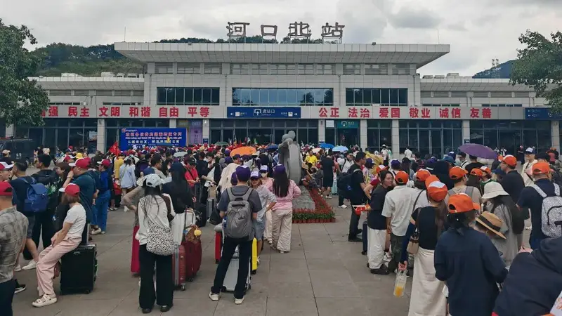 云南:铁路暑运入境游持续火热