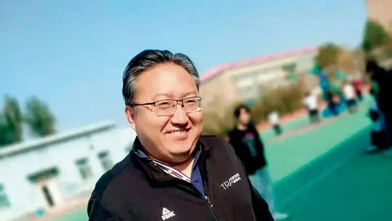 “打架、早恋、满嘴脏话，未来会是怎样的呢？”