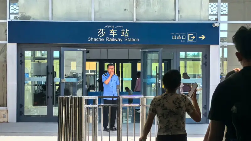 莎车幸福第一天:1元钱的茶2元的烤羊肝,吃饱了跳舞跳累了接着吃