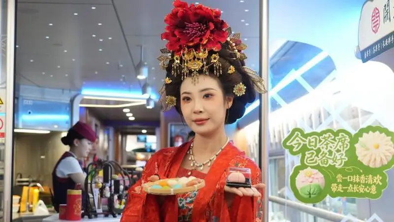 陕西西安：高铁上的“唐诗之都·诗行长安”