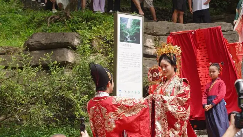“爱侣圣地”鸳鸯溪设婚姻登记点 福建屏南打造山水婚恋新场景