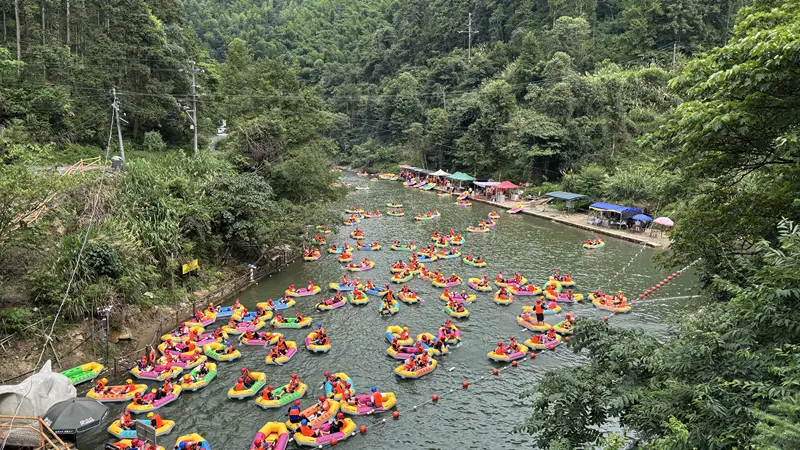 湖南平江:碧水穿村过 客从山外来