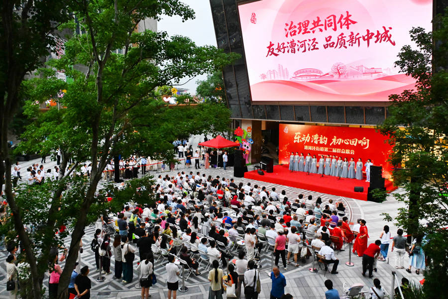 以歌为媒、以声传情,群众歌会用经典旋律致敬峥嵘岁月