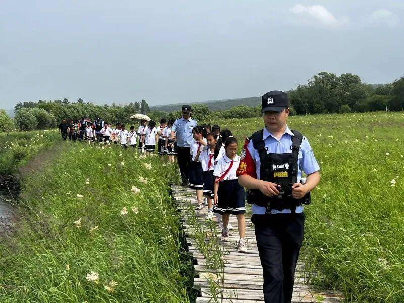 护航四季平安游：景区有多远，警务就有多远