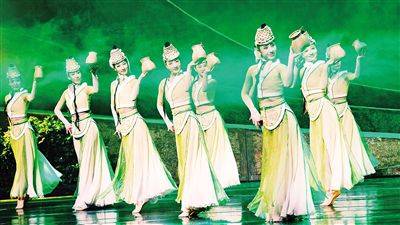舞剧《驼道》青城上演