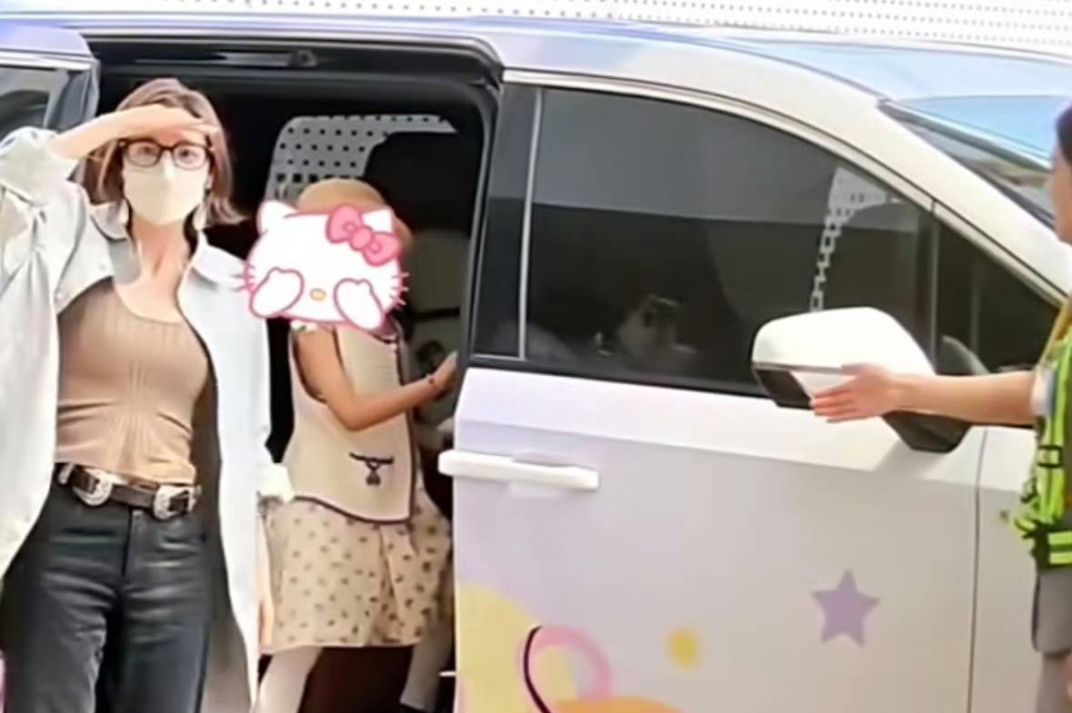 唐艺昕女儿接妈妈下班回家 画面幸福温馨细腻又治愈