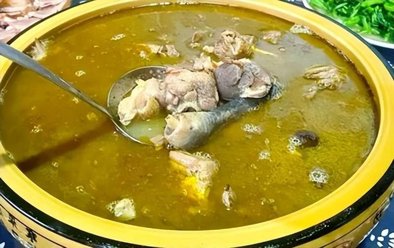 舌尖上的乡愁：怒江漆油鸡的烟火诗意