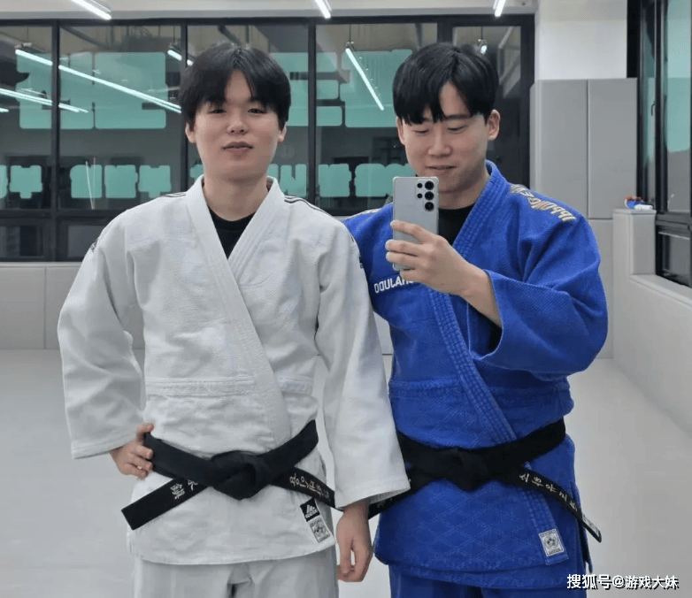 LOL最能打的选手,柔道大赛拿到金牌,受伤后才开始打游戏