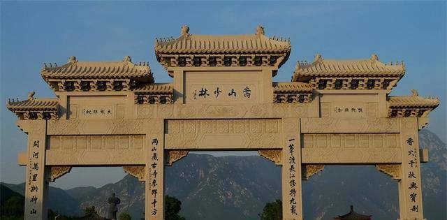 2019年乔家大院摘牌：一夜之间，1050平店面被腾退，服务员大换血