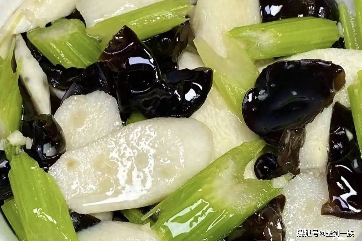 7月，若条件允许，建议：多吃8种碱性菜，清热解暑，伏天更有精力