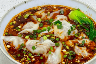 浓麻鲜辣汤汁醇厚,一碗抄手吃透地道渝式风味