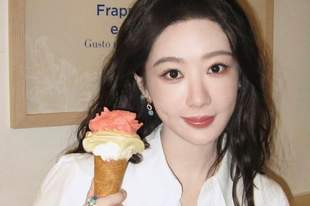 杨紫白衬衫粉裙造型百变 温婉大气状态亮眼