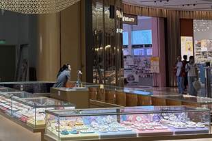 买“三金”半年便宜近两万 但“买涨不买跌”让金店更发愁？