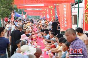 中国多地“伏羊节”集中开席 千年食俗催热“暑期经济”