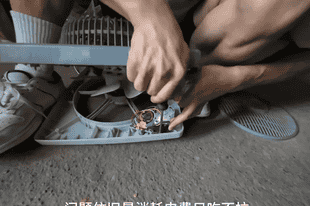 江西大二男生暑假下乡免费维修:十多天去了几十个村子,修了上百个家电,乡亲们送的西瓜矿泉水,成了他每天最大的“KPI”