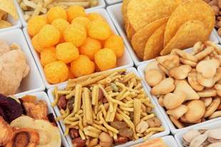 建议中老年人:别太节俭,这5种零食该吃就吃,既解馋还对身体好
