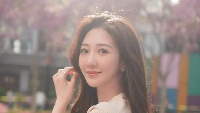 6月29日:TVB女星嫁富二代后,日子过得相当富贵,带女儿坐商务舱出游,尽显精致富贵好状态