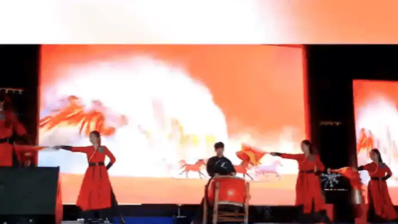 葫芦古镇暑期夜场重磅上线，国风大秀烟花铁花震撼登场