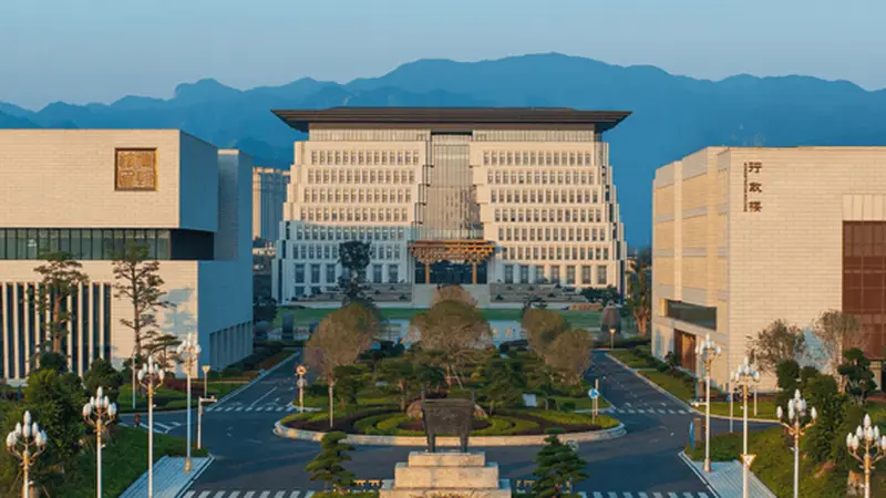 曹德旺投100亿“建大学”后，算起校区“盈亏账”？