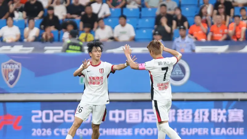 中超-杨明洋破僵局杨聪85分钟补射救主 海牛主场1-1蓉城