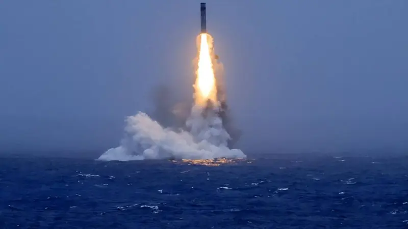 新一轮潜射战略导弹试射成功,普京将给中国送上一份大礼,内容让日本失望!