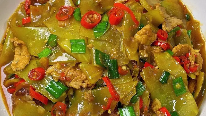 《莴笋炒肉：藏在锅气里的家常温柔》