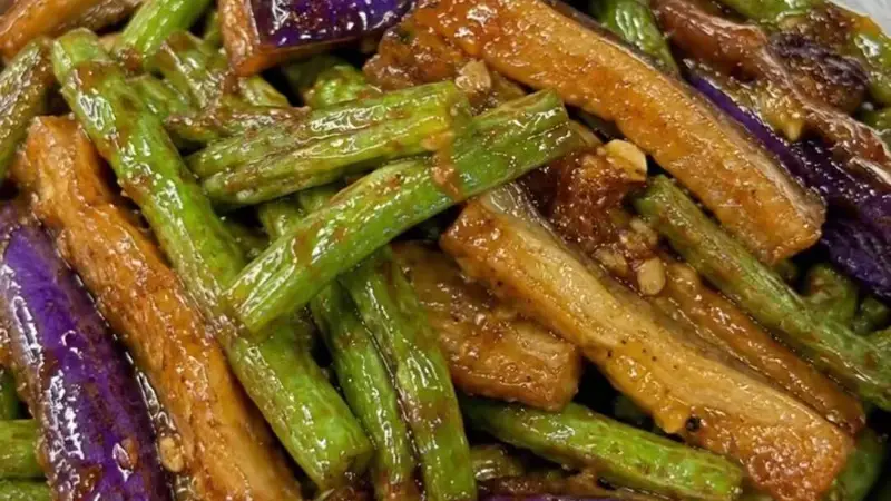 一口入魂的家常美味：豆角烧茄子，比肉还下饭的餐桌C位