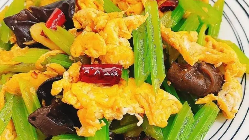 越吃肝越干净的8道菜，排肝毒、降火润肺，睡眠好了，人也精神