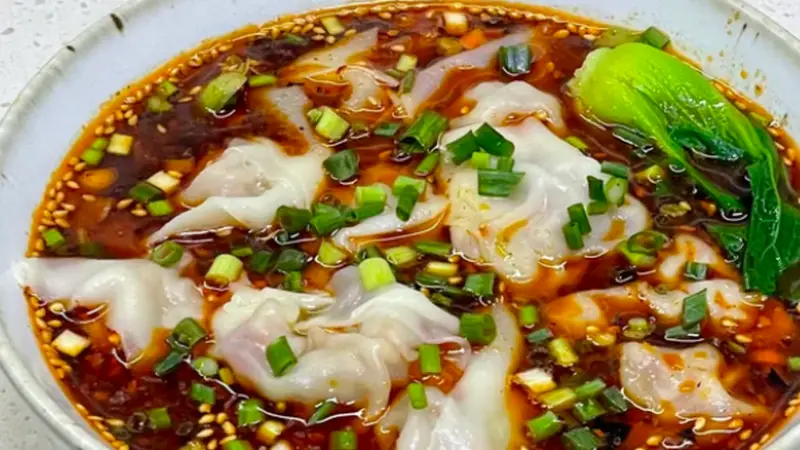 浓麻鲜辣汤汁醇厚,一碗抄手吃透地道渝式风味