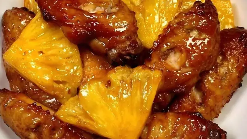 菠萝烤鸡翅:果香爆汁,好吃到舔手指的神仙搭配!