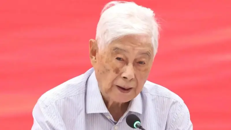 顾明远：把育“分”转变为育“人”
