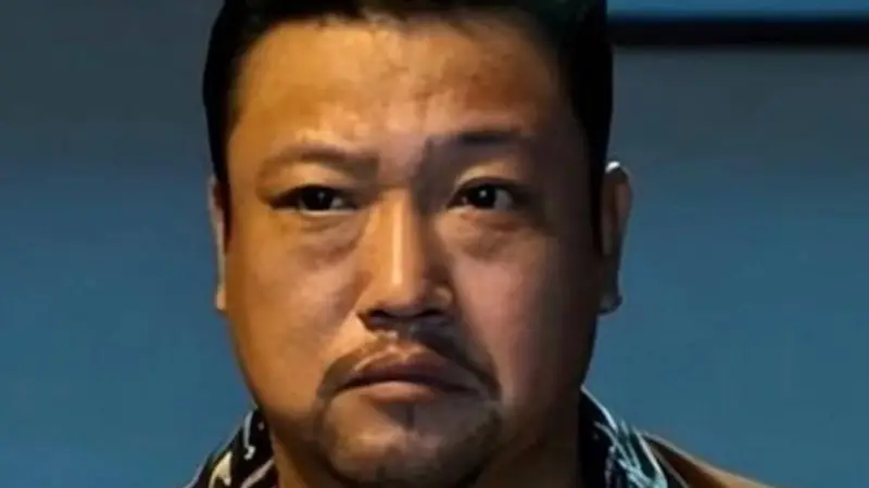 贾冰亮相《欢迎来到龙餐馆》成都路演，被沈腾贴脸开大问最近聚会没，本人亲自回应酒后爆粗口传闻