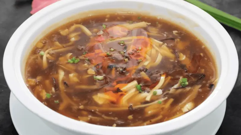 天热就馋这口酸辣汤,不用高汤不用肉,十分钟出锅