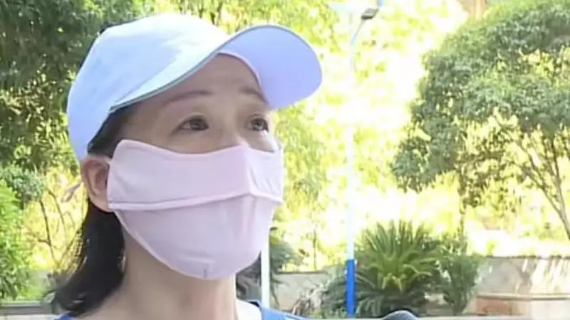 六位阿姨组团去拉萨，火车刚开动就被行程取消，旅行社该负责吗