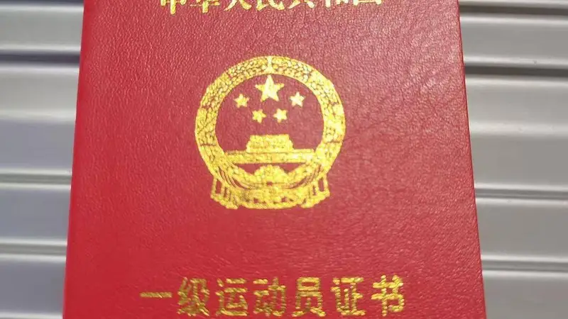 紫牛头条|景区 NPC 与游客互动掰手腕致骨折,自己垫付医药费后被游客拉黑