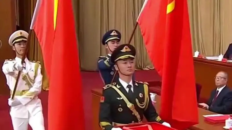 追光的你丨总书记向他们颁授勋章
