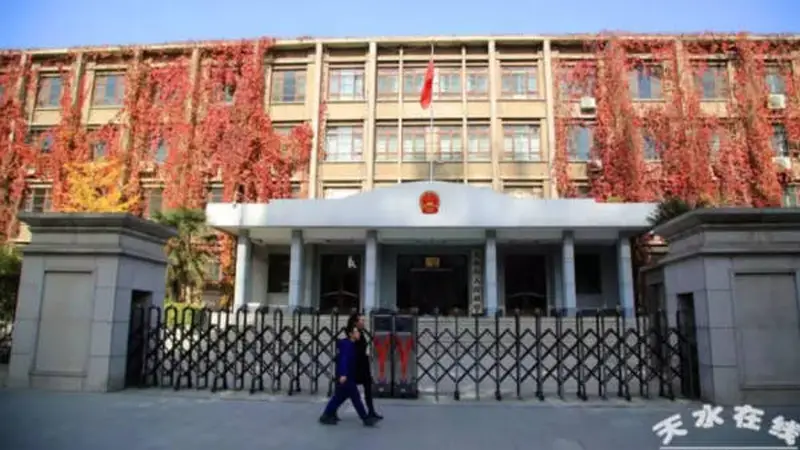 甘肃天水市政府机关办公楼“经鉴定为D级危楼”,搬迁公告发布