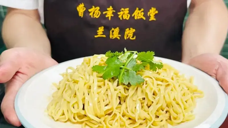 冷面冷馄饨应季上新,社区长者食堂飘出“夏日咪道”!