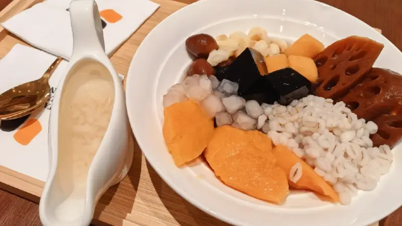 啥奶茶20多种不认识的小料像自选麻辣烫?一不小心就点四五十元堪比杨国福