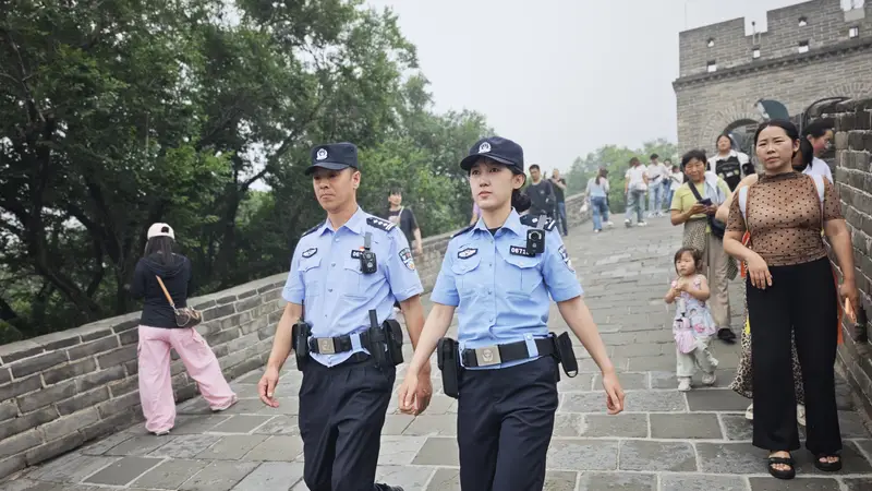 暑期客流持续攀升,北京延庆警方在八达岭长城景区内外全方位护航