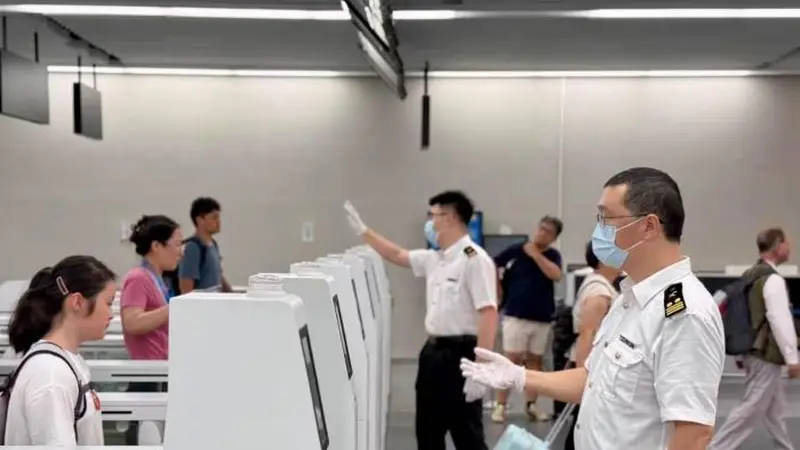 上海邮轮游迎来暑运高峰 海关科技赋能助游客通关“通得快、管得好”