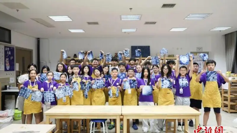 把中华文化带回家 “华语侨心”华裔青少年暑期研学营举行
