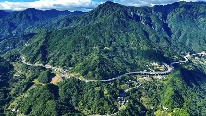 这条大道,一键解锁巴中版“千里江山图”