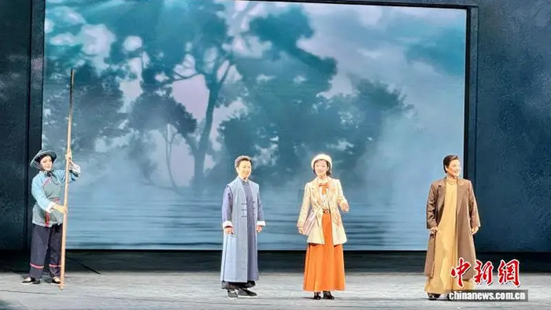 浙江杭州:原创越剧现代戏《女班》首演