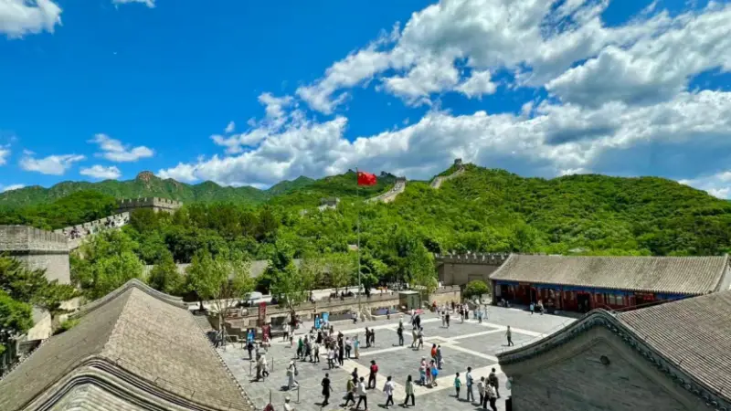 暑期旅游旺季来临，八达岭景区日均接待游客超5万人次