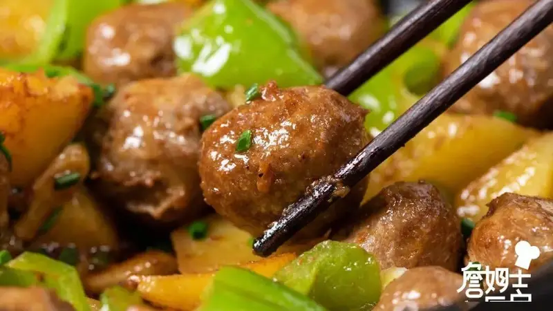 这菜简单好吃又丰盛!主食肉菜一锅端,下班就做它!